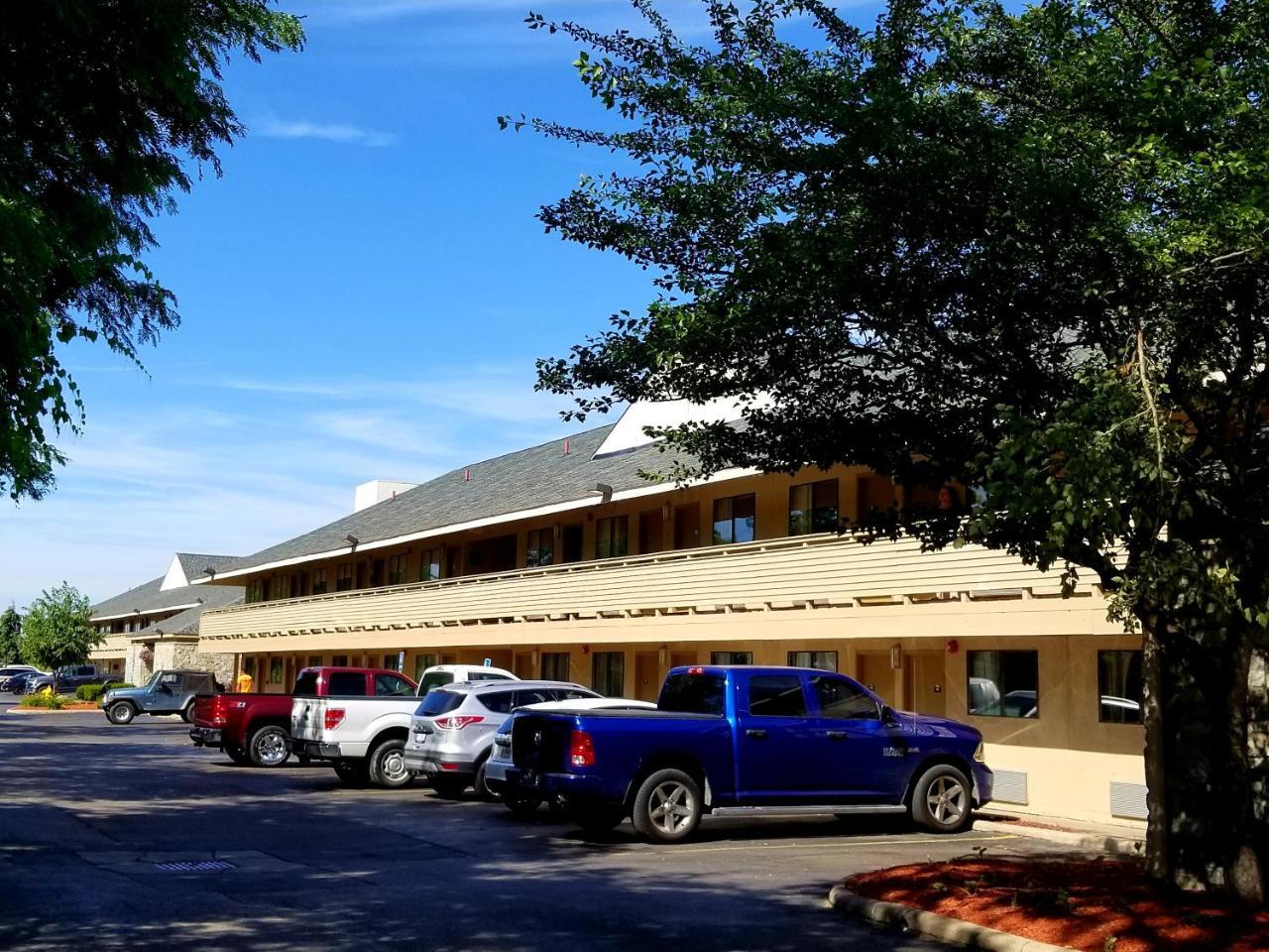 Days Inn & Suites By Wyndham Monroe Exterior foto