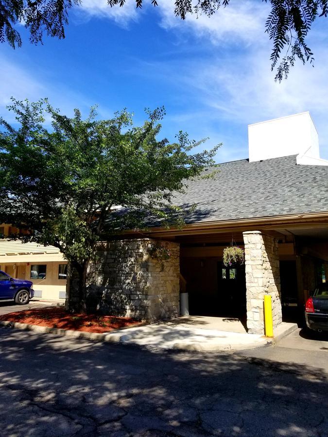 Days Inn & Suites By Wyndham Monroe Exterior foto
